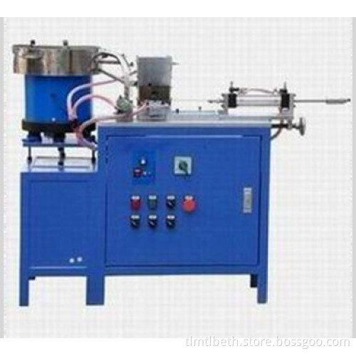 Automatic plug and pin assembling machine